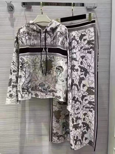 2021 luxurys designers men's womens drees fashion tracksuits short sleeve trousers round collar sequin embroidery leisure sports 2-piec, Gray
2021 luxurys designers men's womens drees fashion tracksuits short sleeve trousers round collar sequin embroidery leisure sports 2-piec, Gray