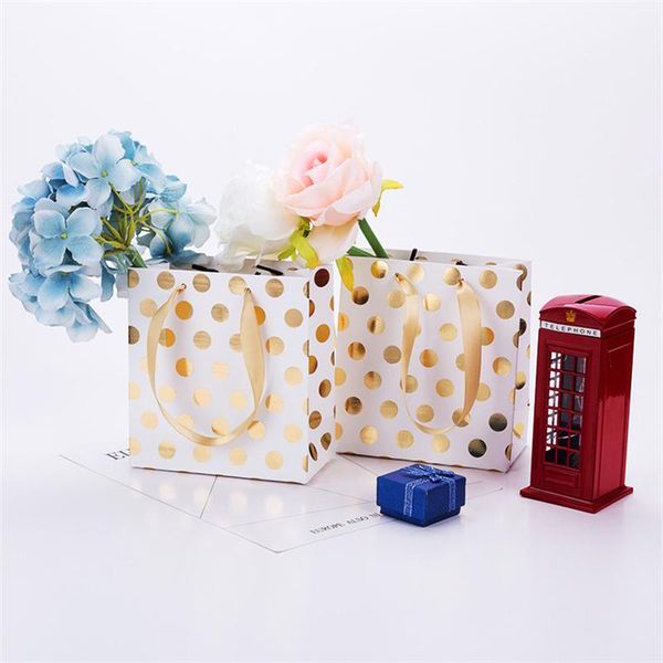 christmas decorations 20pcs/50pcs gift paper bag bronzing small round dot handbag candy box creative halloween wholesale
christmas decorations 20pcs/50pcs gift paper bag bronzing small round dot handbag candy box creative halloween wholesale
