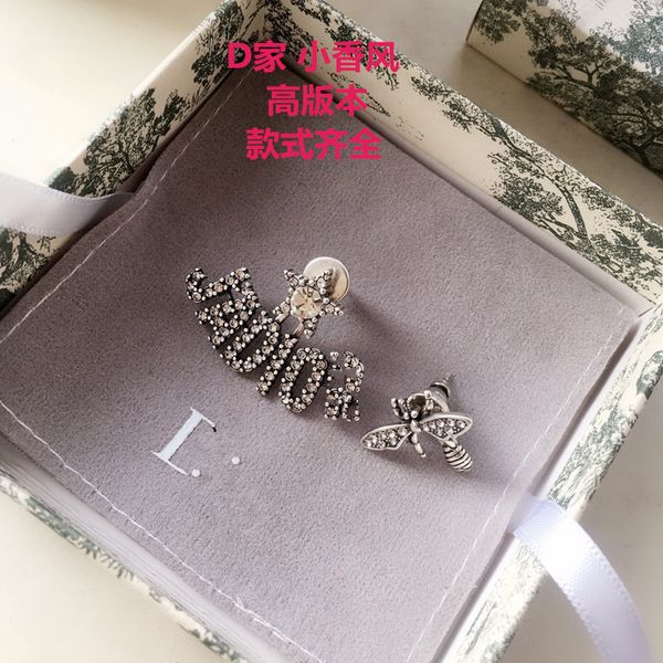 tina clover d family bee asymmetric earrings female 925 sier needle cd jewelry high version, Golden
tina clover d family bee asymmetric earrings female 925 sier needle cd jewelry high version, Golden