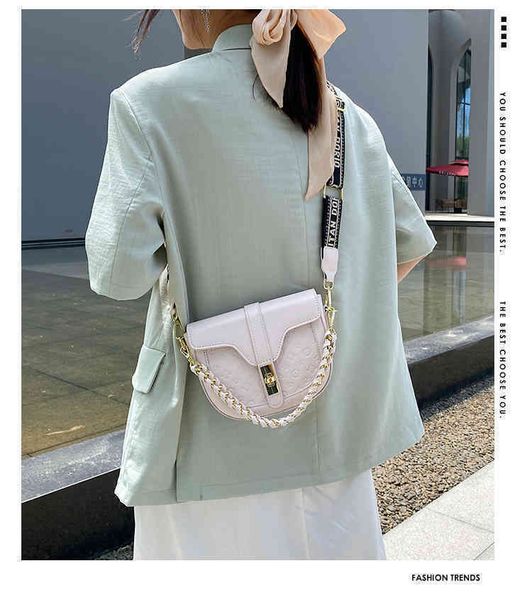2022 latest models handbag wholesale female single shoulder small fragrant wind ling lattice embroidered thread texture wide belt, Black;red
2022 latest models handbag wholesale female single shoulder small fragrant wind ling lattice embroidered thread texture wide belt, Black;red