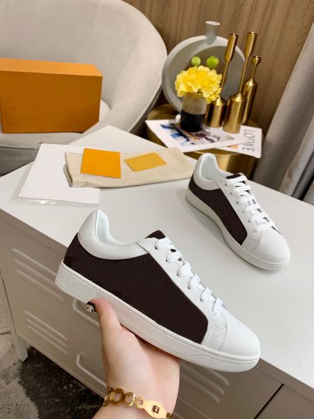 2021 new style women and girl running shoes flats beach casual sneaker fashion classics black white splicing design lacing with box
2021 new style women and girl running shoes flats beach casual sneaker fashion classics black white splicing design lacing with box