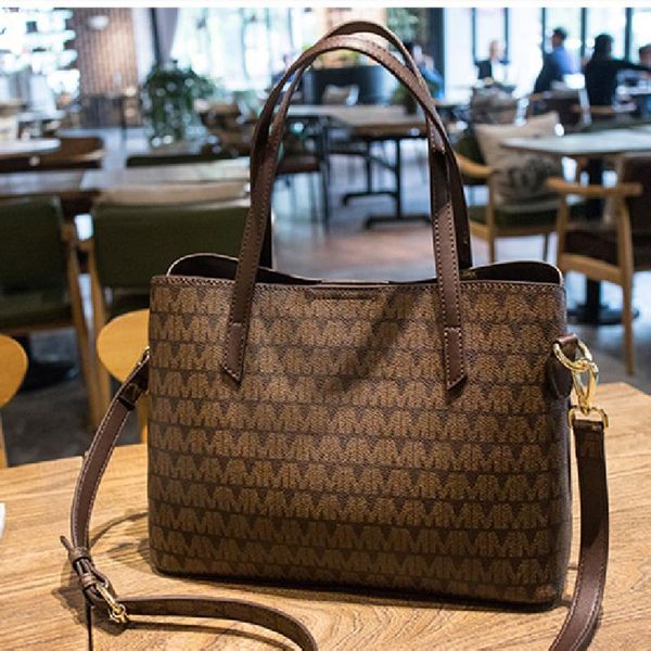 classical print larger capacity shoulder bags for women handbags genuine leather purse and sac luxe cross body
classical print larger capacity shoulder bags for women handbags genuine leather purse and sac luxe cross body