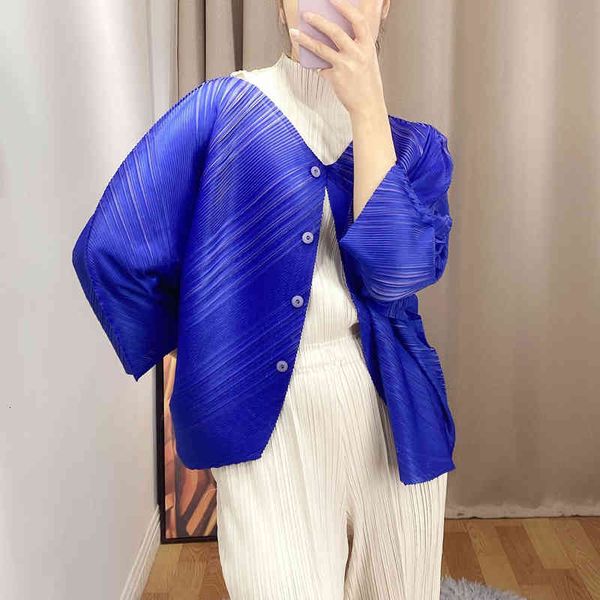 jackets 2021 women's single-breasted gradient coat miyak fold fashion, high elasticity, age reduction, loose, large size, cardigan, Black;brown
jackets 2021 women's single-breasted gradient coat miyak fold fashion, high elasticity, age reduction, loose, large size, cardigan, Black;brown