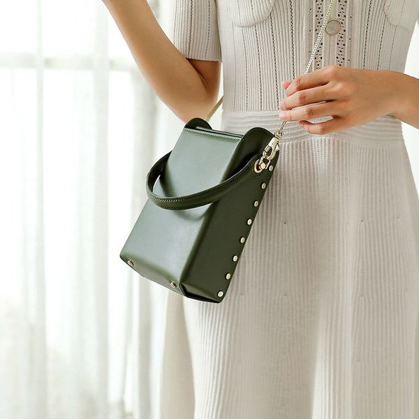 designer bag 2021 new women leather mobile phone meenger mini one houlder niche deign box luxury
designer bag 2021 new women leather mobile phone meenger mini one houlder niche deign box luxury