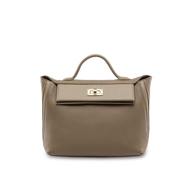 designer bags akend head leather female h family litchi pattern fashionable wing mother's hand zhouzhoubao123 old bag flower
designer bags akend head leather female h family litchi pattern fashionable wing mother's hand zhouzhoubao123 old bag flower