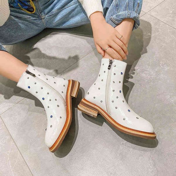 boot ladies mid-heel all-match leather strabling short autumn boots winter toe round glass shoe, Black
boot ladies mid-heel all-match leather strabling short autumn boots winter toe round glass shoe, Black