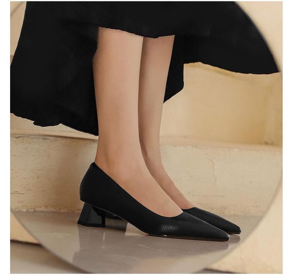 dress shoes spring 2021 single shoe women's milk white light mouth pointed children's medium heel thick commuting, Black
dress shoes spring 2021 single shoe women's milk white light mouth pointed children's medium heel thick commuting, Black