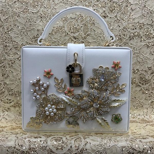 factory wholesale women leather shoulder bags european foreign trade diamond chain bag exquisite pearl flower beads handbag street trend box
factory wholesale women leather shoulder bags european foreign trade diamond chain bag exquisite pearl flower beads handbag street trend box