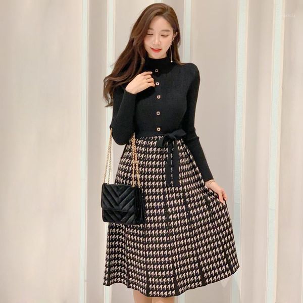 autumn korean elegant knitted plaid patchwork women dress long sleeve o-neck lace-up bow pleated midi dresses vestido casual, Black;gray
autumn korean elegant knitted plaid patchwork women dress long sleeve o-neck lace-up bow pleated midi dresses vestido casual, Black;gray