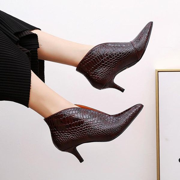 dress shoes fashion high-heeled woman high heel 6cm spring pointed toe thin heels black patent leather women pumps tacones mujer
dress shoes fashion high-heeled woman high heel 6cm spring pointed toe thin heels black patent leather women pumps tacones mujer