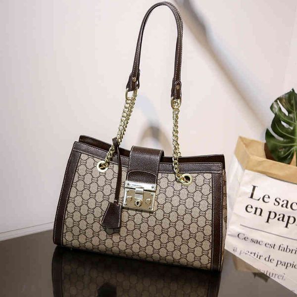 2022 latest luggage factory wholesale classic printed one shoulder big bag chain versatile messenger women's bags, Black;red
2022 latest luggage factory wholesale classic printed one shoulder big bag chain versatile messenger women's bags, Black;red