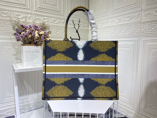 dio2022 tote new shopping shoulder bag canvas fashion large capacity portable tote overlock
dio2022 tote new shopping shoulder bag canvas fashion large capacity portable tote overlock