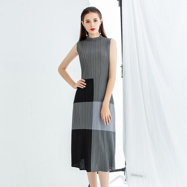 casual dresses women's autumn and winter medium length a-line vest pleated dress, Black;gray
casual dresses women's autumn and winter medium length a-line vest pleated dress, Black;gray
