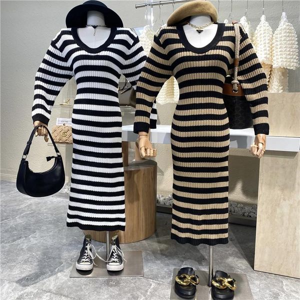 casual dresses brand original design 2021 western style v-neck horizontal stripe elastic slim knit dress gentle over knee hip, Black;gray
casual dresses brand original design 2021 western style v-neck horizontal stripe elastic slim knit dress gentle over knee hip, Black;gray
