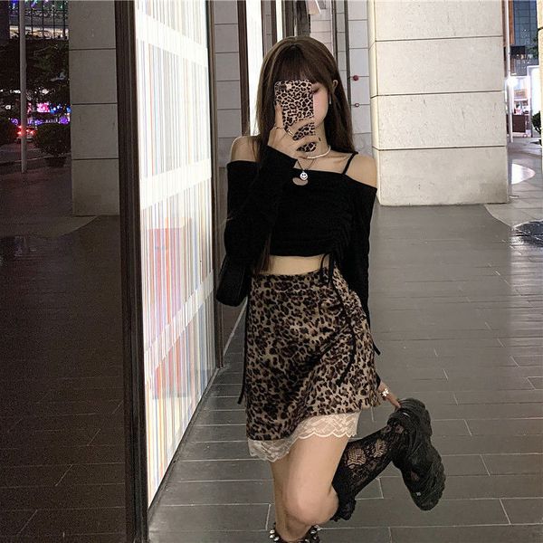 fried sweet spicy spring and summer feminine bellybutton t-shirt leopard lace impression skirt, Black
fried sweet spicy spring and summer feminine bellybutton t-shirt leopard lace impression skirt, Black