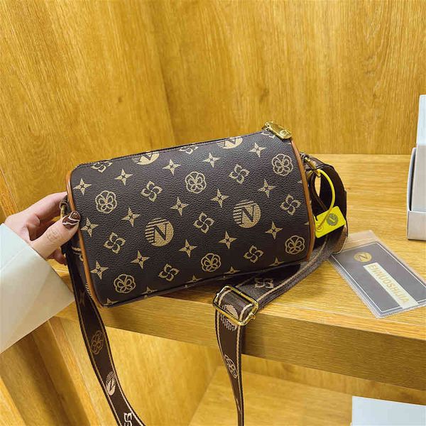 2022 factory outlet women's printed wide shoulder belt cylinder pillow bag fashionable texture single shoulder messenger bag foreign st
2022 factory outlet women's printed wide shoulder belt cylinder pillow bag fashionable texture single shoulder messenger bag foreign st