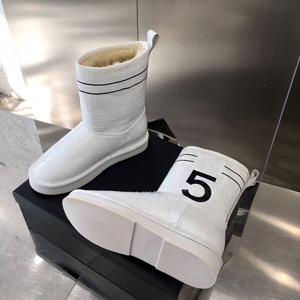 2021 brand fashion designer lady snow boots with alligator ankle boots transparent winter warm plush cotton shoes glitter casual shoes 1, Black
2021 brand fashion designer lady snow boots with alligator ankle boots transparent winter warm plush cotton shoes glitter casual shoes 1, Black