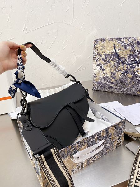 2021 famous designer womens handbag new letter shoulder bag genuine leather messenger bag luxury saddle bag nb328, Red;black
2021 famous designer womens handbag new letter shoulder bag genuine leather messenger bag luxury saddle bag nb328, Red;black
