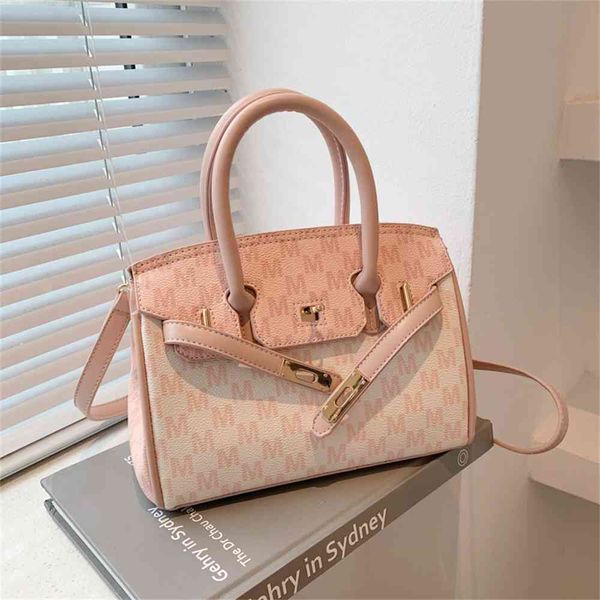 80% off outlet store single shoulder bag fashion texture autumn portable large capacity printed messenger underarm factory online sale, Black;red
80% off outlet store single shoulder bag fashion texture autumn portable large capacity printed messenger underarm factory online sale, Black;red