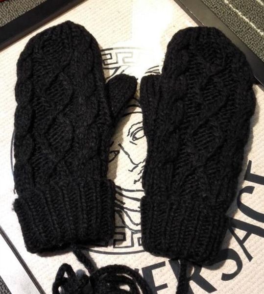 brand gloves/wool mittens/european fashion designer warm gloves/twist knitted gloves, White
brand gloves/wool mittens/european fashion designer warm gloves/twist knitted gloves, White