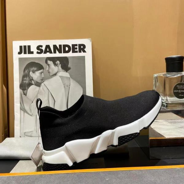 2021 new popular shoes high luxury designer quality men and women fashion lace up breathable mesh sneaker casual 35-45 a02, Black
2021 new popular shoes high luxury designer quality men and women fashion lace up breathable mesh sneaker casual 35-45 a02, Black