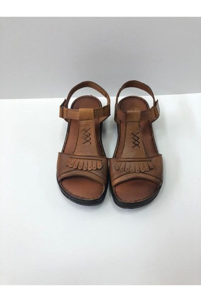 black japanned leather wedges sandals 
black japanned leather wedges sandals