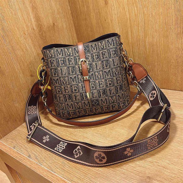 handbag bag female 2021 fashion autumn and winter leisure texture large capacity single shoulder messenger bucket, Black;red
handbag bag female 2021 fashion autumn and winter leisure texture large capacity single shoulder messenger bucket, Black;red