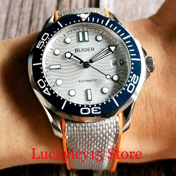 lightning sier 41mm self-winding men's watch nh35a glass tape rubber light-turning index sapphire crystal screwdriver kroon, Slivery;brown
lightning sier 41mm self-winding men's watch nh35a glass tape rubber light-turning index sapphire crystal screwdriver kroon, Slivery;brown