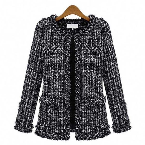 autumn winter black white plaid loose short coat women vintage o neck long sleeve tassel tweed coat plus size ladies jacket coat 211110
autumn winter black white plaid loose short coat women vintage o neck long sleeve tassel tweed coat plus size ladies jacket coat 211110