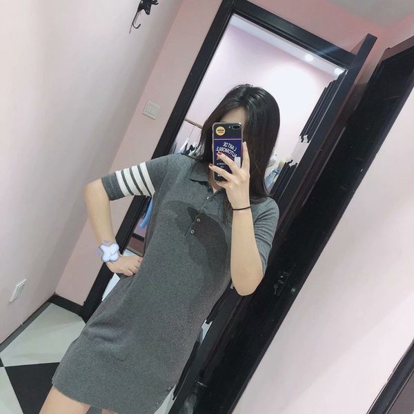 2019 summer new college style lapel polo collar dress short sleeve stripe medium length knitted skirt, Black;gray
2019 summer new college style lapel polo collar dress short sleeve stripe medium length knitted skirt, Black;gray
