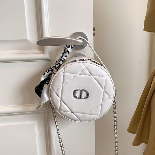 70% off factory store embroidered silk scarf chain round new single shoulder messenger portable ins foreign style small bag girl
70% off factory store embroidered silk scarf chain round new single shoulder messenger portable ins foreign style small bag girl