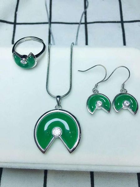 bracelet, earrings & necklace c37#925 silver inlaid natural chalcedony set, the jade face is clean and translucent, Black
bracelet, earrings & necklace c37#925 silver inlaid natural chalcedony set, the jade face is clean and translucent, Black