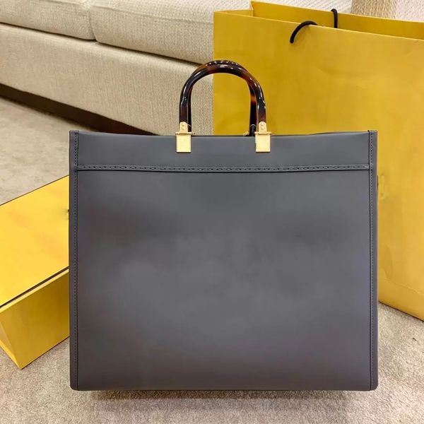 big-name designer ladies one-shoulder messenger bag 2021 retro all-match clamshell pu leather letters female party hand bagbig dinner christ
big-name designer ladies one-shoulder messenger bag 2021 retro all-match clamshell pu leather letters female party hand bagbig dinner christ