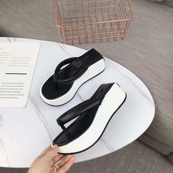 2021 latest womens slippers thick soled leather pu flip flop soft and comfortable solid special style size 35-40, Black
2021 latest womens slippers thick soled leather pu flip flop soft and comfortable solid special style size 35-40, Black