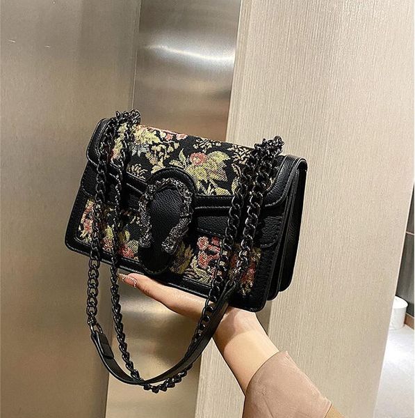 factory wholesale women chain bag sweet lady flower embroidery handbag retro color matching leather handbags street trend flowers embroidery, Black;red
factory wholesale women chain bag sweet lady flower embroidery handbag retro color matching leather handbags street trend flowers embroidery, Black;red