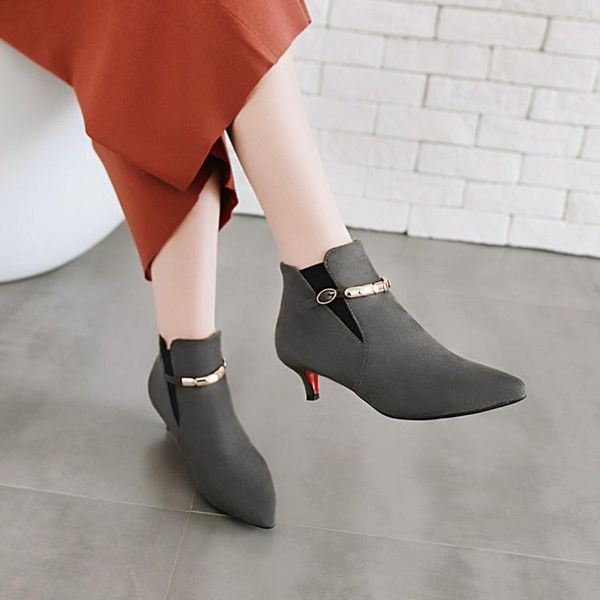 boots big size ma'am fine heel short pure color metal decoration boot barrel high, Black
boots big size ma'am fine heel short pure color metal decoration boot barrel high, Black