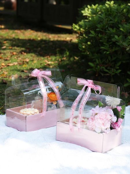 creative mother's day portable cake flower gift box valentine floral transparent dessert packaging pink open window wrap
creative mother's day portable cake flower gift box valentine floral transparent dessert packaging pink open window wrap