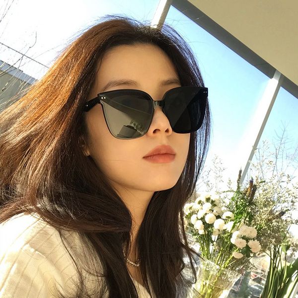 2022 polarized sunglasses shades men women classic retro square frame sun glasses for driving fishing 100% uv protection with box, White;black
2022 polarized sunglasses shades men women classic retro square frame sun glasses for driving fishing 100% uv protection with box, White;black