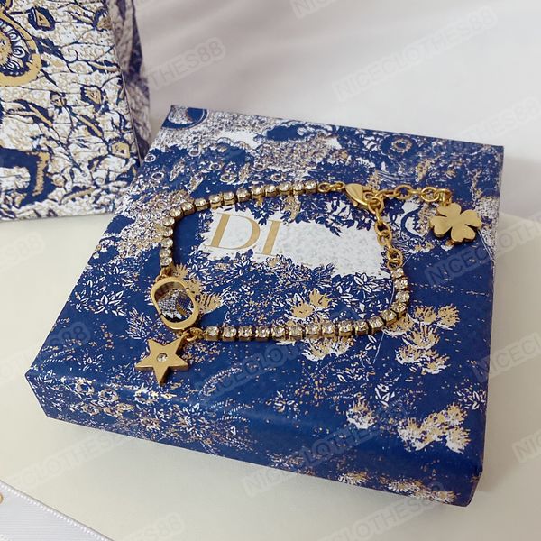 lady d's fashion designer's vintage letter bracelet is made of brass with rhinestones, Golden;silver
lady d's fashion designer's vintage letter bracelet is made of brass with rhinestones, Golden;silver