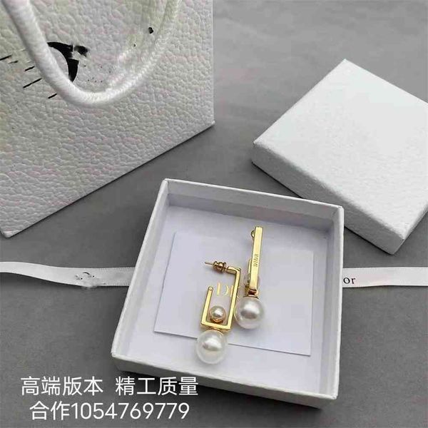 special offer 2021 luxury designer jewelry earrings / new letter square earrings women's fashion personality pearl net red, Silver
special offer 2021 luxury designer jewelry earrings / new letter square earrings women's fashion personality pearl net red, Silver