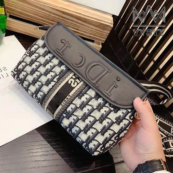 one shoulder wide band half moon bag hardware women's bag letter embroidery knitting canvas crescent
one shoulder wide band half moon bag hardware women's bag letter embroidery knitting canvas crescent