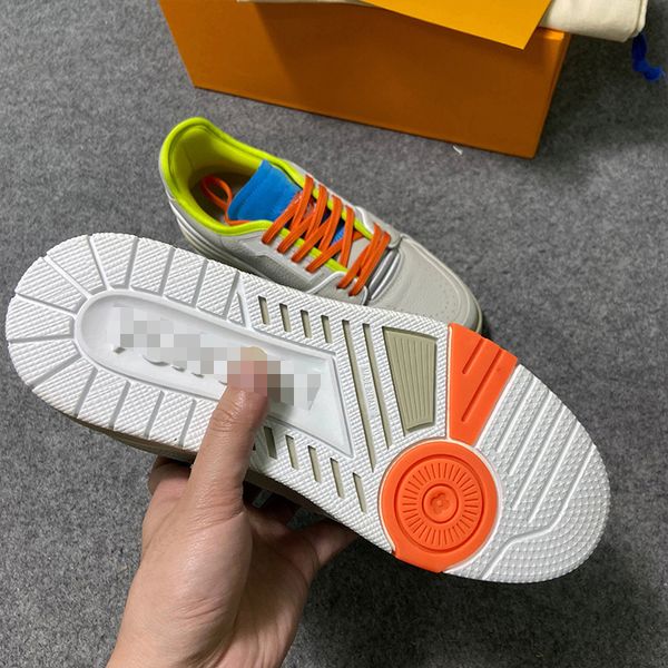 male and female shoe fashion versatile motion leisure time sneakers 
male and female shoe fashion versatile motion leisure time sneakers
