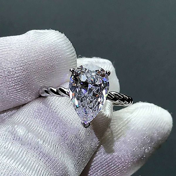18k diamond water moissanite drop cutting simulation ring 5 karat platinum pear-shaped for women, Silver
18k diamond water moissanite drop cutting simulation ring 5 karat platinum pear-shaped for women, Silver