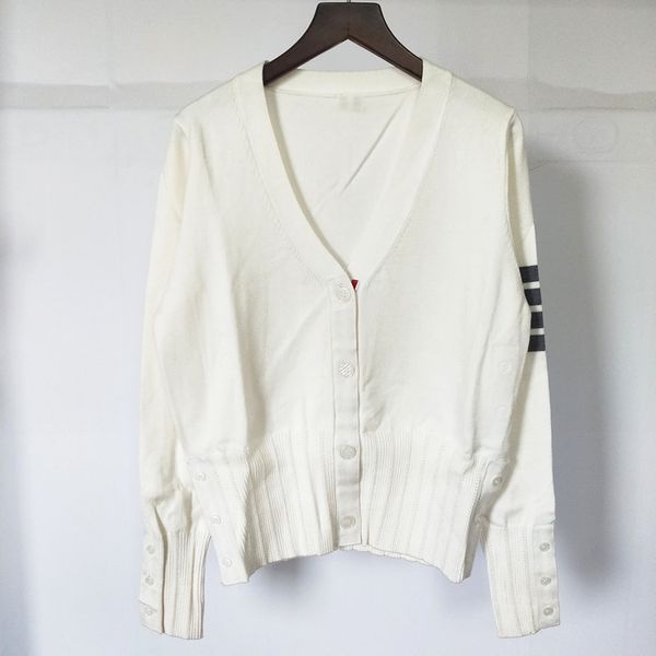 59% off factory outlet store solid color v-neck single breasted long sleeve knitted cardigan women's in autumn and winter, White;black
59% off factory outlet store solid color v-neck single breasted long sleeve knitted cardigan women's in autumn and winter, White;black