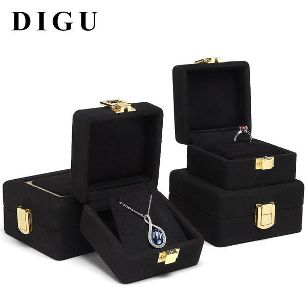 jewelry pouches, bags microfiber metal buckle box ring pendant bracelet storage can be customized logo, Pink;blue
jewelry pouches, bags microfiber metal buckle box ring pendant bracelet storage can be customized logo, Pink;blue