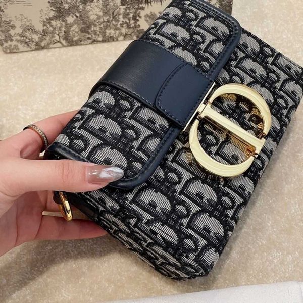 edition embroidered cowhide mengtian women's classic old flower retro postman's fashion one shoulder zly
edition embroidered cowhide mengtian women's classic old flower retro postman's fashion one shoulder zly
