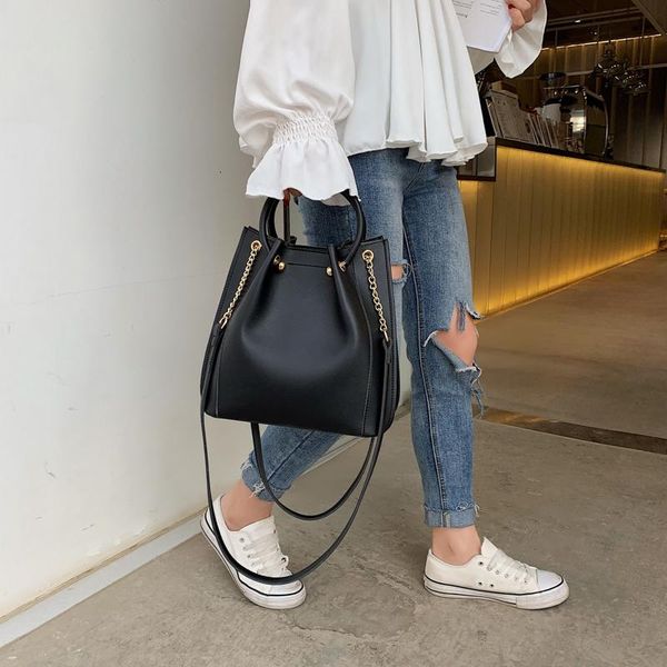 fashion woman pu leather shoulder bag chain rivet soft luxury purses and handbags women designer bolsa feminina bolsos mujer cross body
fashion woman pu leather shoulder bag chain rivet soft luxury purses and handbags women designer bolsa feminina bolsos mujer cross body