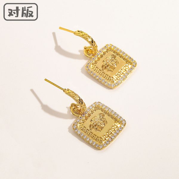 charms earrings fan jiamei head diamond medusa brass zircon plated real gold square female, Golden
charms earrings fan jiamei head diamond medusa brass zircon plated real gold square female, Golden