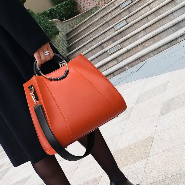 evening bags high-quality 2021 leather portable tote bag women's large-capacity fashion one-shoulder diagonal famous luxury designer
evening bags high-quality 2021 leather portable tote bag women's large-capacity fashion one-shoulder diagonal famous luxury designer