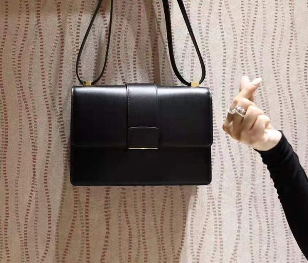 r luxury bags lady's handbags, 2021 fashion handbag high-end brand high-quality messenger bag, suitable for living and going outcarry,
r luxury bags lady's handbags, 2021 fashion handbag high-end brand high-quality messenger bag, suitable for living and going outcarry,